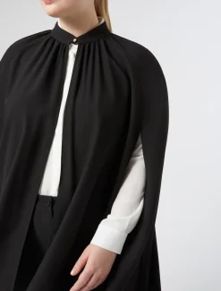 Marina Rinaldi Cape en crêpe envers satin NOIR Online